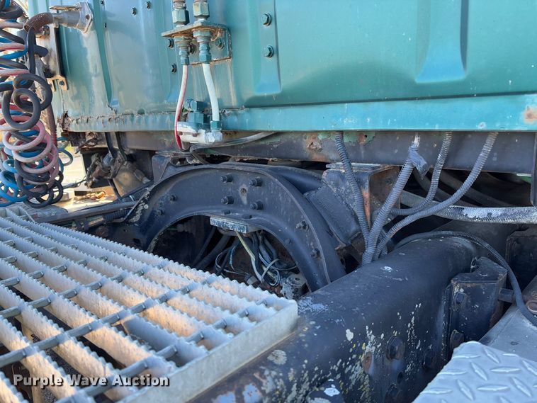 image for item FB3106 1995 Ford L9000 semi truck