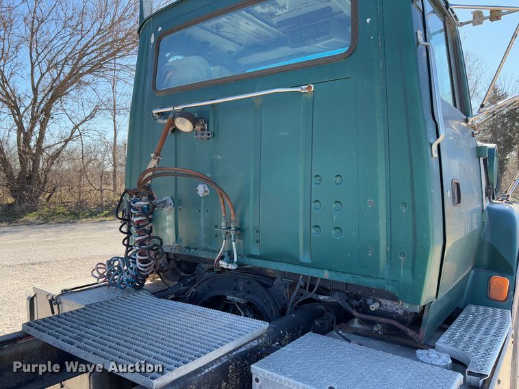 image for item FB3106 1995 Ford L9000 semi truck