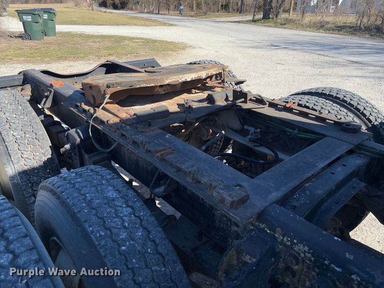 image for item FB3106 1995 Ford L9000 semi truck