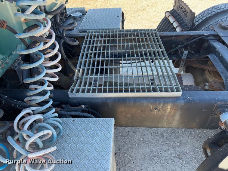 image for item FB3106 1995 Ford L9000 semi truck