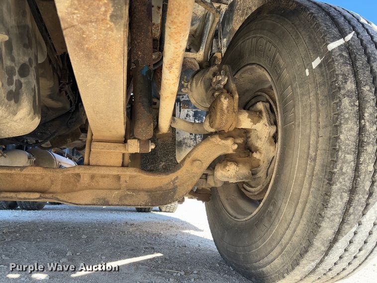 image for item FB3106 1995 Ford L9000 semi truck