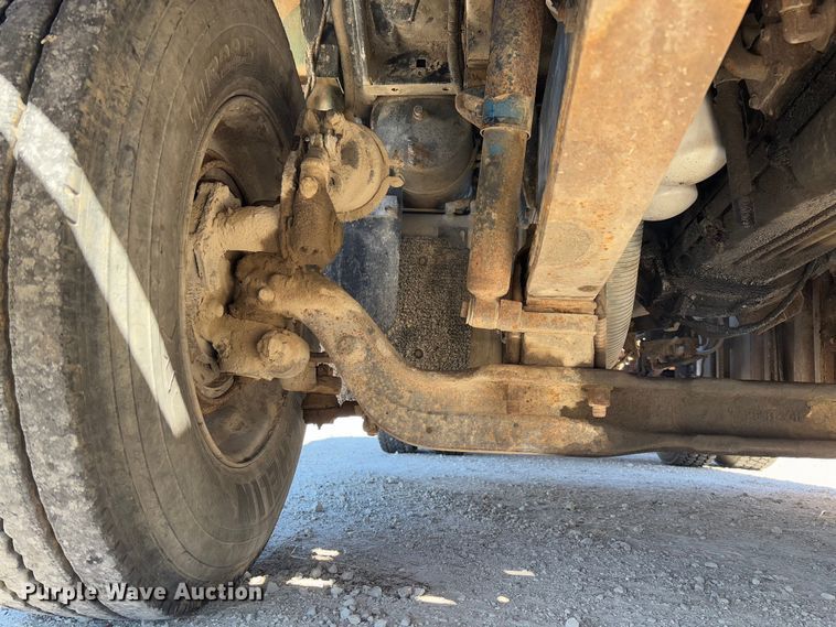 image for item FB3106 1995 Ford L9000 semi truck