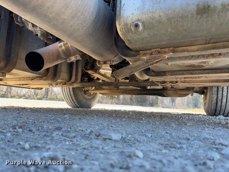 image for item FB3106 1995 Ford L9000 semi truck