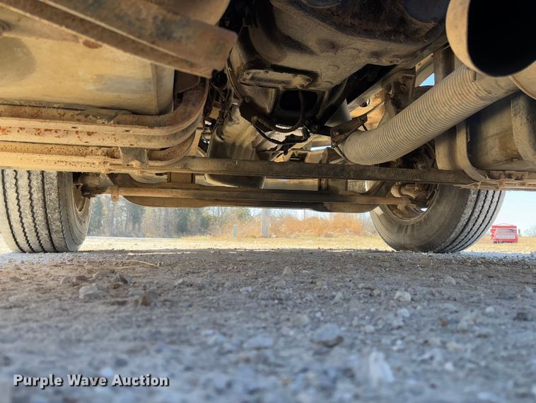 image for item FB3106 1995 Ford L9000 semi truck