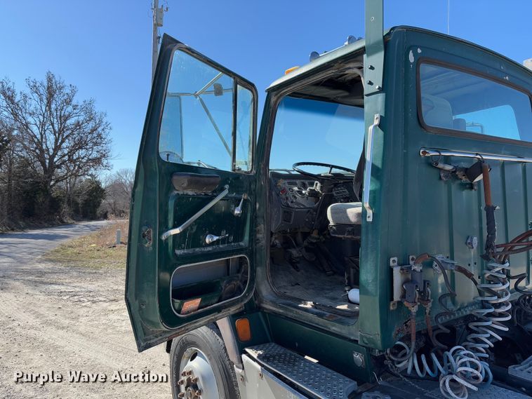 image for item FB3106 1995 Ford L9000 semi truck