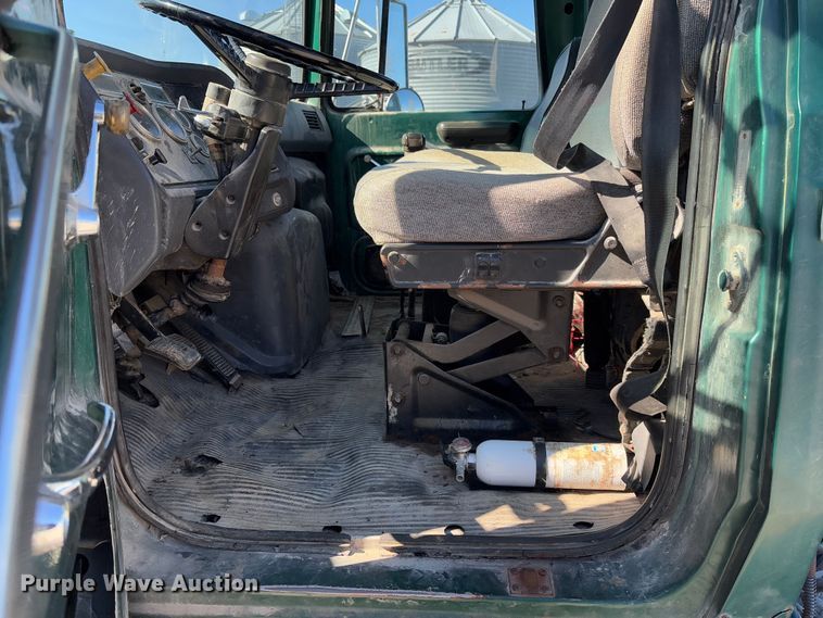 image for item FB3106 1995 Ford L9000 semi truck