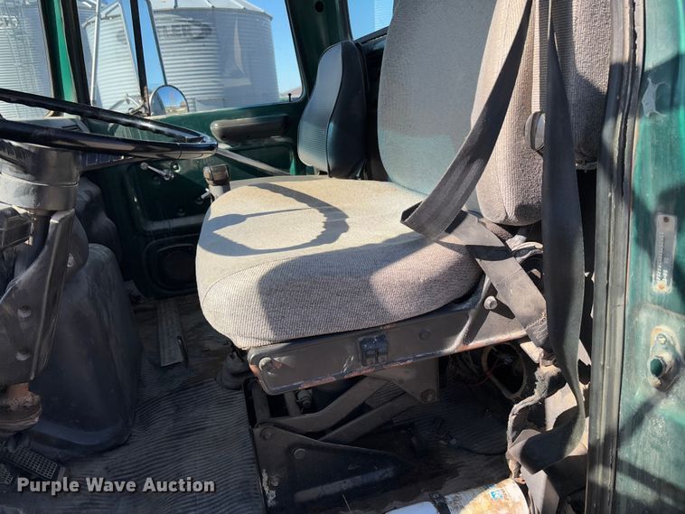 image for item FB3106 1995 Ford L9000 semi truck