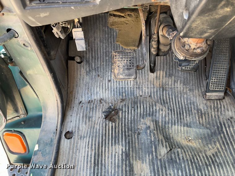 image for item FB3106 1995 Ford L9000 semi truck