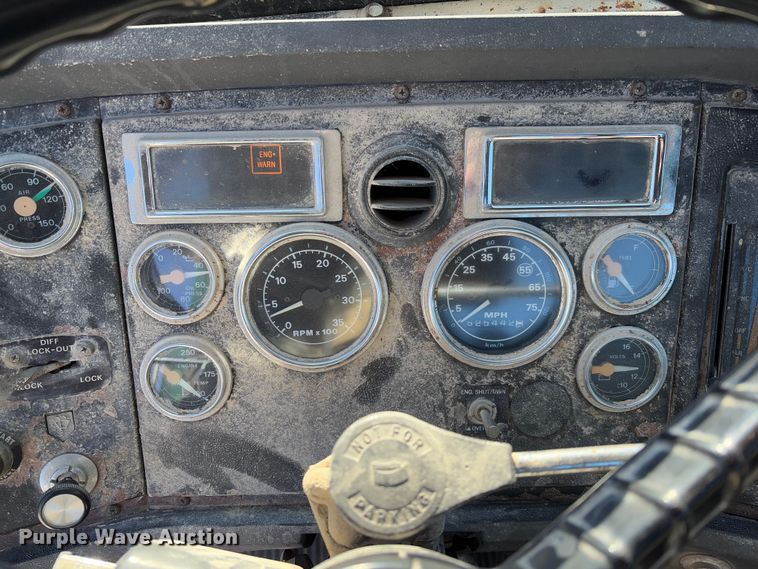 image for item FB3106 1995 Ford L9000 semi truck