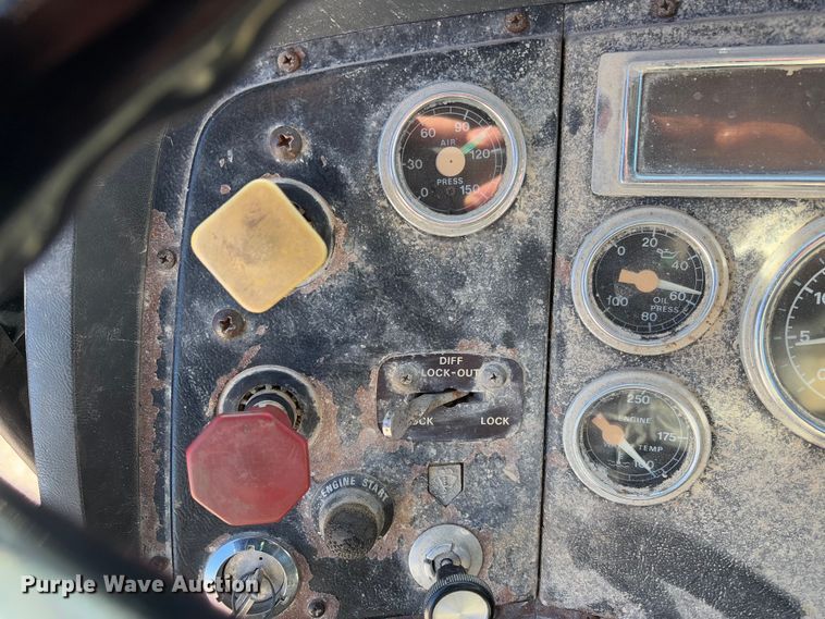 image for item FB3106 1995 Ford L9000 semi truck