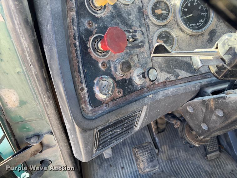 image for item FB3106 1995 Ford L9000 semi truck