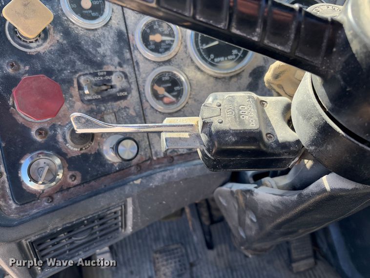 image for item FB3106 1995 Ford L9000 semi truck