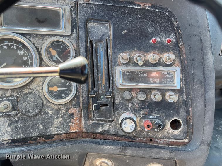 image for item FB3106 1995 Ford L9000 semi truck