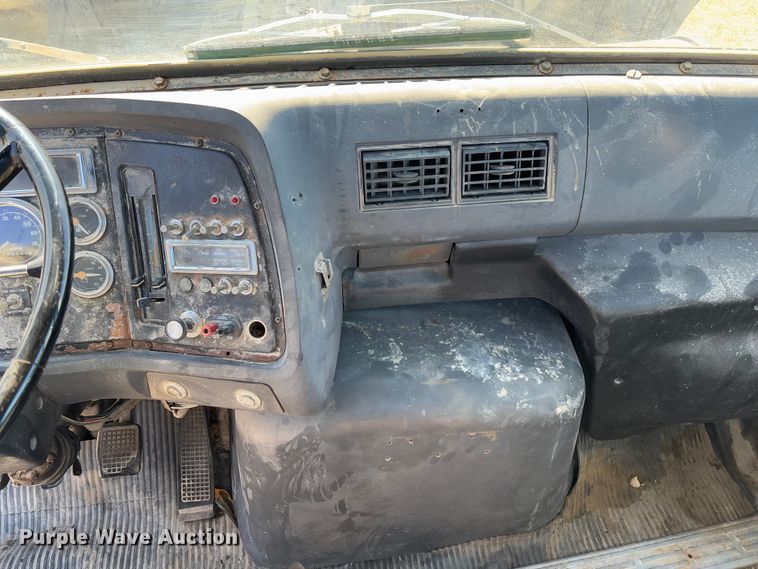 image for item FB3106 1995 Ford L9000 semi truck