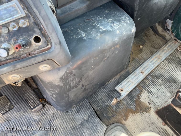 image for item FB3106 1995 Ford L9000 semi truck