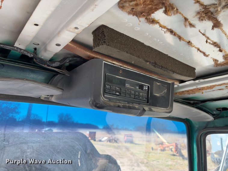 image for item FB3106 1995 Ford L9000 semi truck