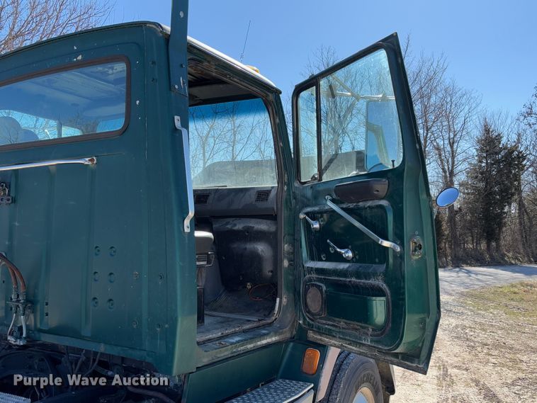 image for item FB3106 1995 Ford L9000 semi truck