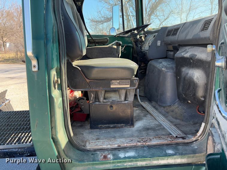 image for item FB3106 1995 Ford L9000 semi truck