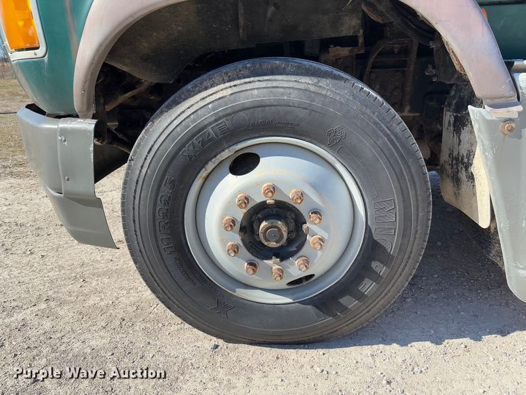 image for item FB3106 1995 Ford L9000 semi truck