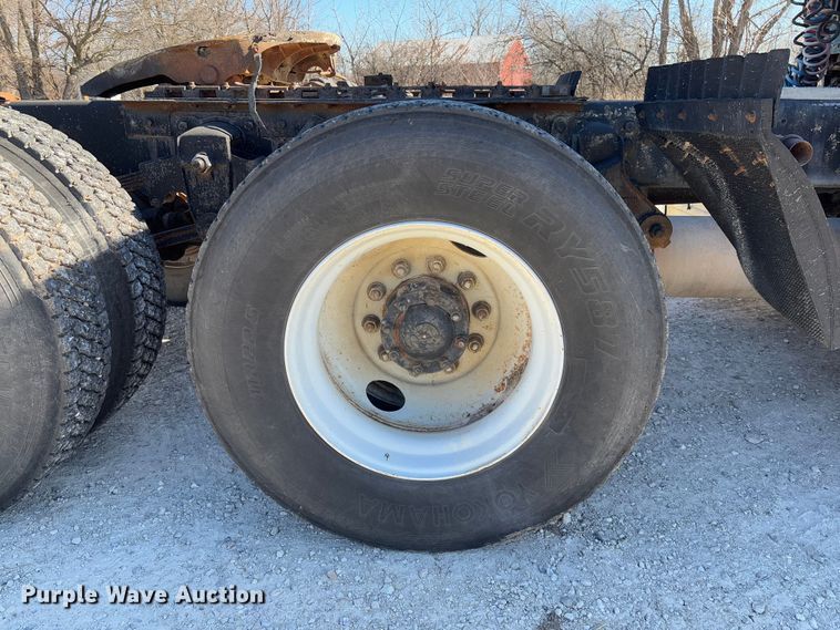 image for item FB3106 1995 Ford L9000 semi truck