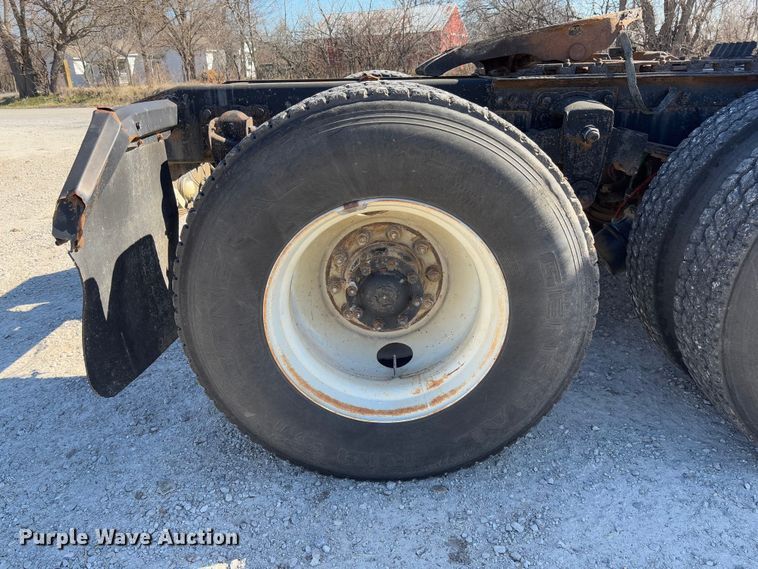 image for item FB3106 1995 Ford L9000 semi truck