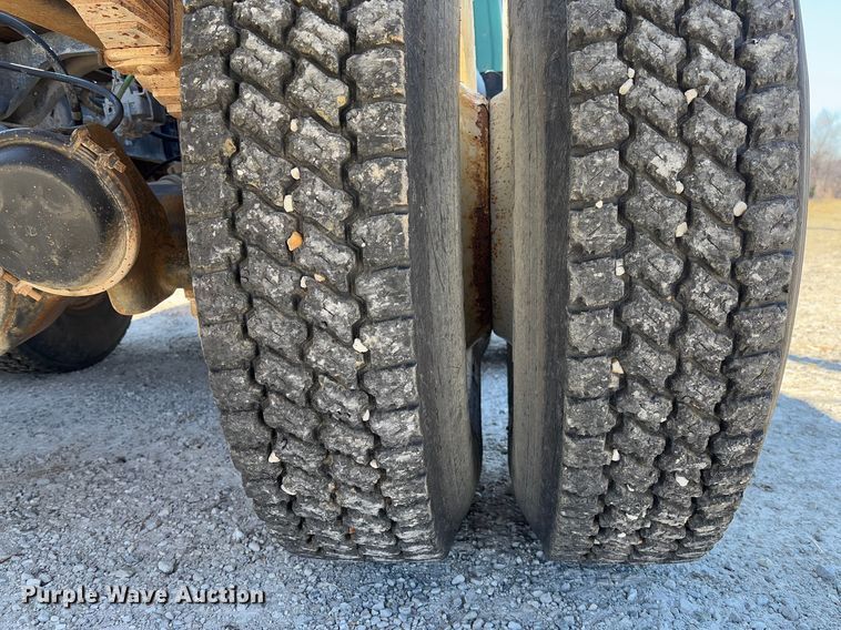 image for item FB3106 1995 Ford L9000 semi truck