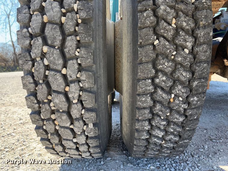 image for item FB3106 1995 Ford L9000 semi truck