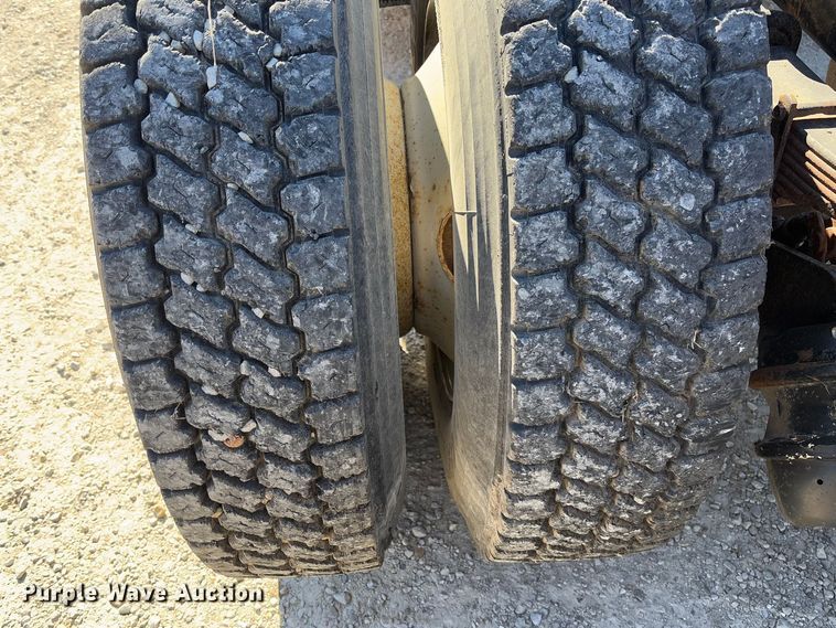 image for item FB3106 1995 Ford L9000 semi truck