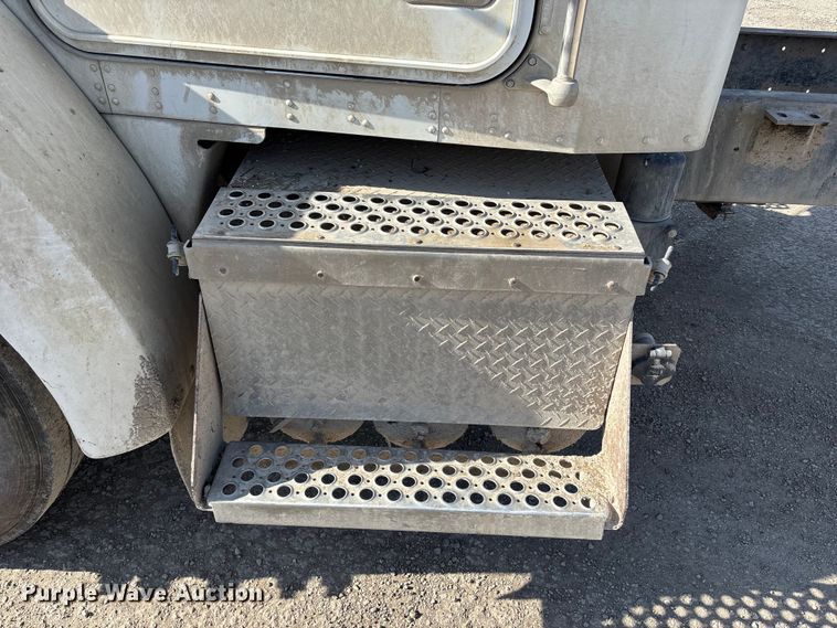 image for item FB3508 2001 Kenworth T300 truck cab and chassis