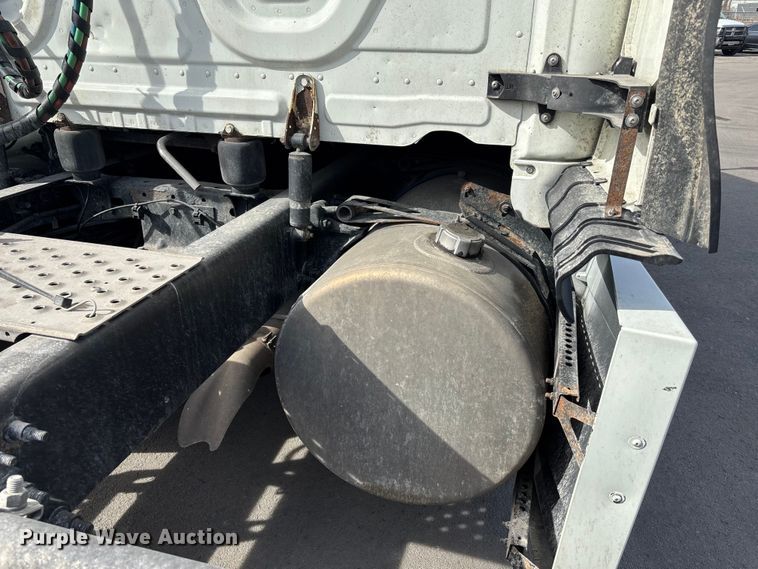 image for item FB3509 2017 Freightliner Cascadia semi truck