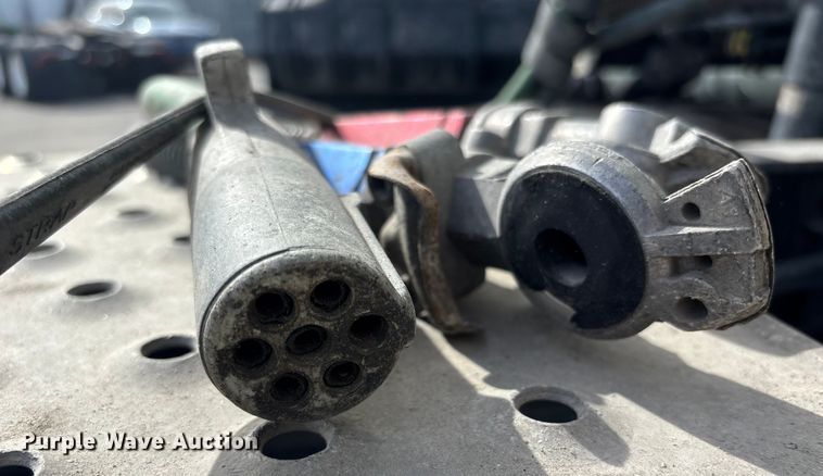 image for item FB3509 2017 Freightliner Cascadia semi truck