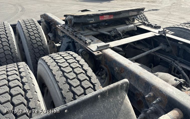 image for item FB3509 2017 Freightliner Cascadia semi truck