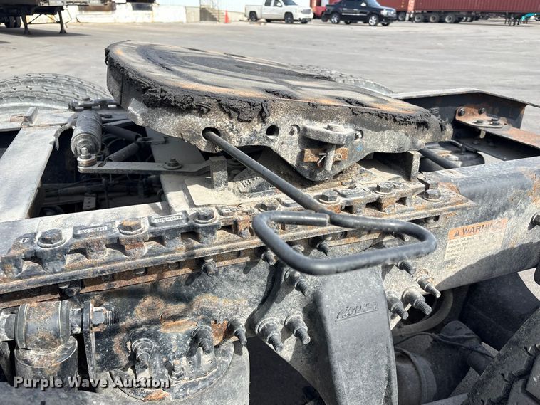 image for item FB3509 2017 Freightliner Cascadia semi truck