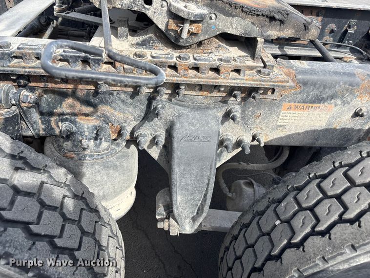 image for item FB3509 2017 Freightliner Cascadia semi truck