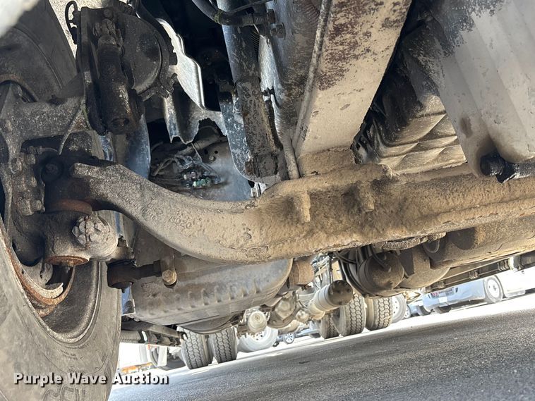 image for item FB3509 2017 Freightliner Cascadia semi truck