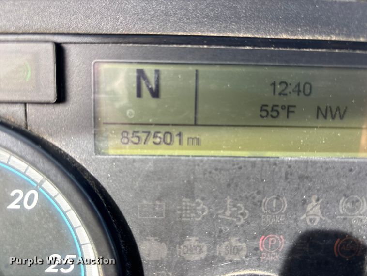 image for item FB3509 2017 Freightliner Cascadia semi truck