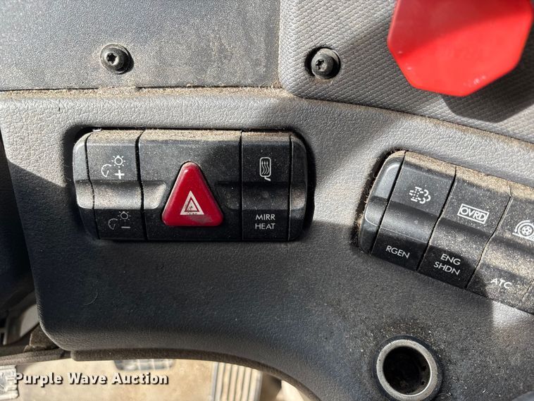 image for item FB3509 2017 Freightliner Cascadia semi truck