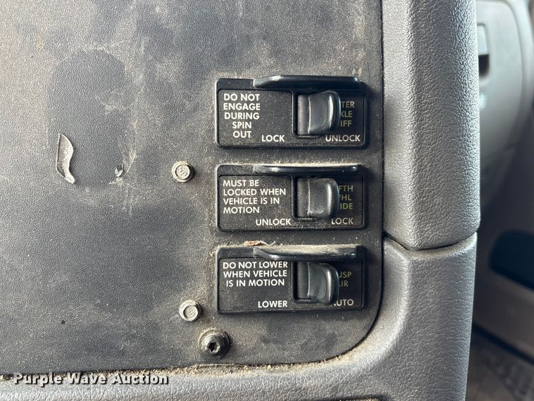 image for item FB3509 2017 Freightliner Cascadia semi truck