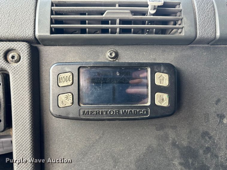 image for item FB3509 2017 Freightliner Cascadia semi truck