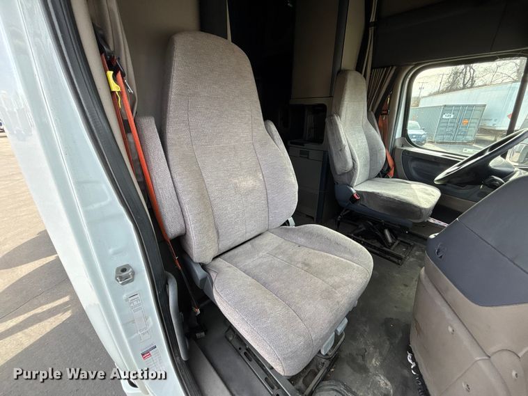 image for item FB3509 2017 Freightliner Cascadia semi truck