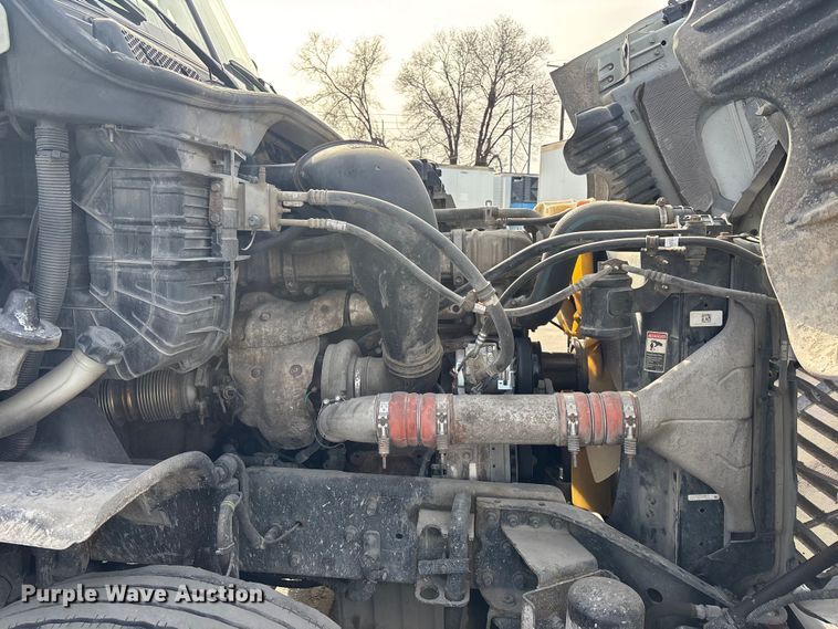 image for item FB3509 2017 Freightliner Cascadia semi truck