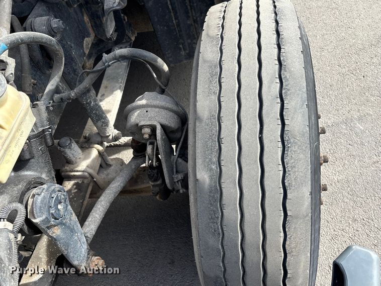 image for item FB3509 2017 Freightliner Cascadia semi truck