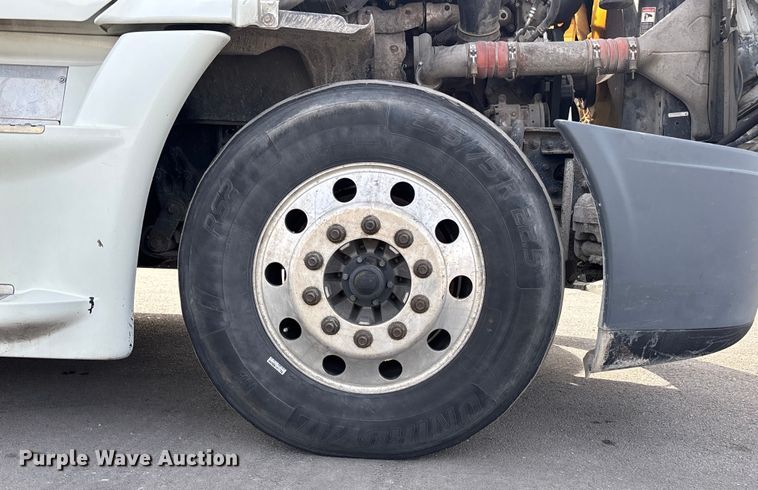 image for item FB3509 2017 Freightliner Cascadia semi truck