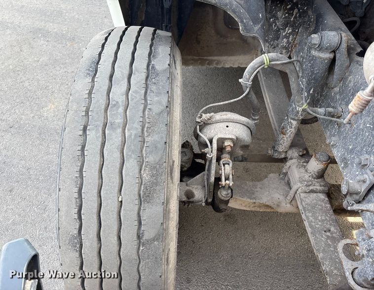 image for item FB3509 2017 Freightliner Cascadia semi truck