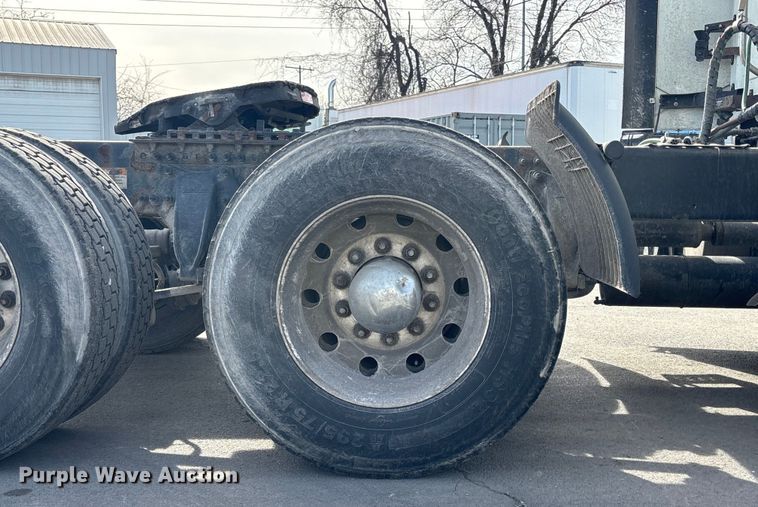 image for item FB3509 2017 Freightliner Cascadia semi truck