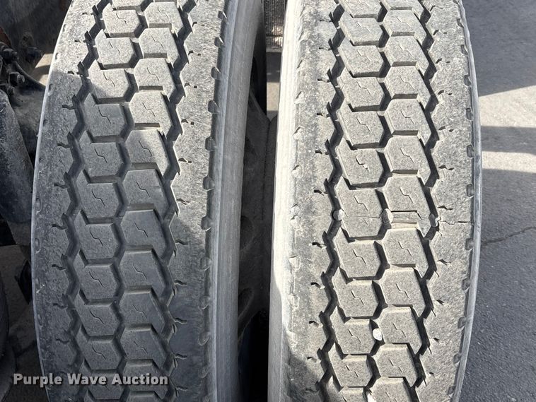 image for item FB3509 2017 Freightliner Cascadia semi truck