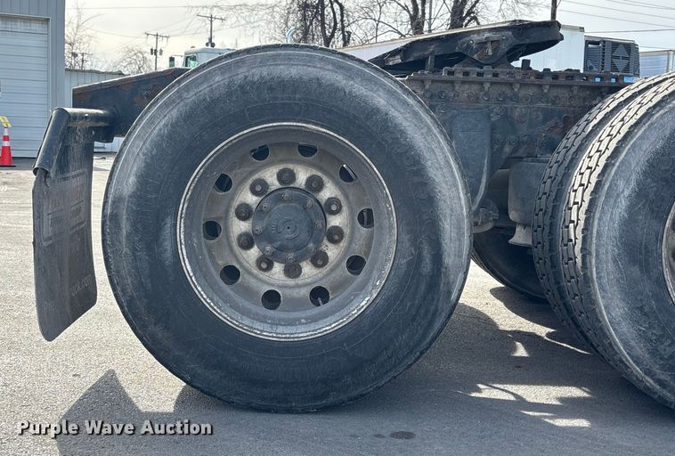 image for item FB3509 2017 Freightliner Cascadia semi truck