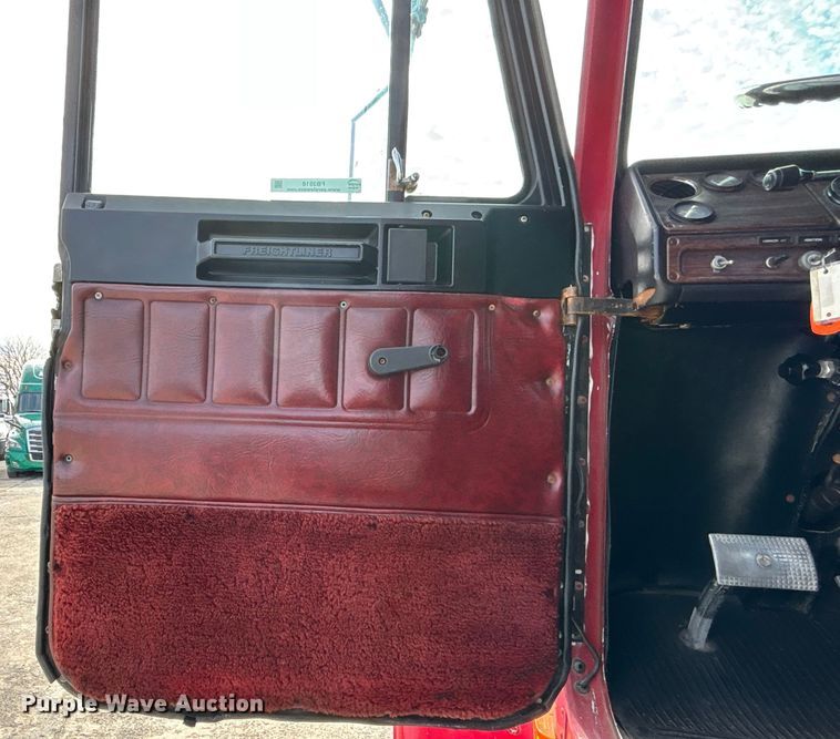 image for item FB3518 1987 Freightliner FLC semi truck