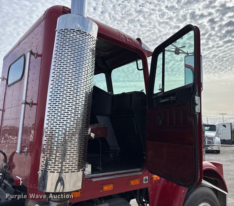 image for item FB3518 1987 Freightliner FLC semi truck