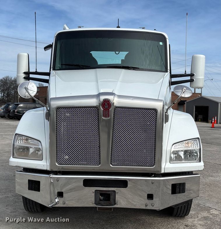 image for item FB3519 2021 Kenworth T880 semi truck